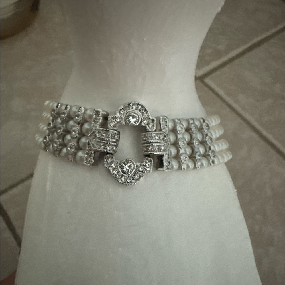 Multi-Strand Faux Pearl‎ Rhinestone Bracelet White Silver Secure Clasp Pre-Owned